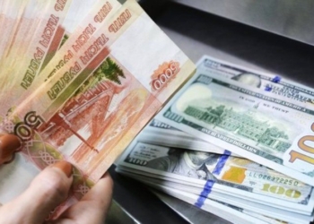 Дефицит валюты возник в российских банках