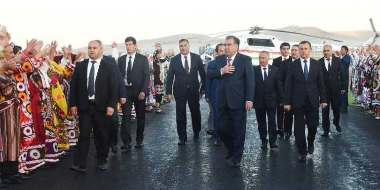Президент Таджикистана и глава ИБР дали старт строительству участка автодороги Куляб Калаи Хумб