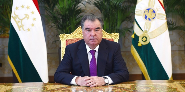 Президент поздравил таджикистанцев с Днем государственной независимости