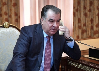 Президент провел телефонный разговор с эмиром Катара