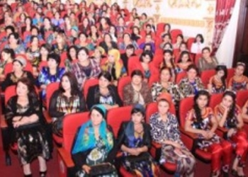 В Худжанде создана первая школа по подготовке женщин-лидеров