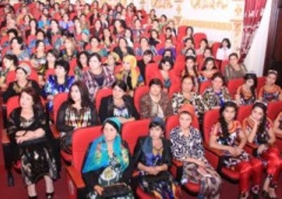 В Худжанде создана первая школа по подготовке женщин-лидеров