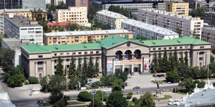 Таджикистан получил 600 книг от Уральского федерального университета