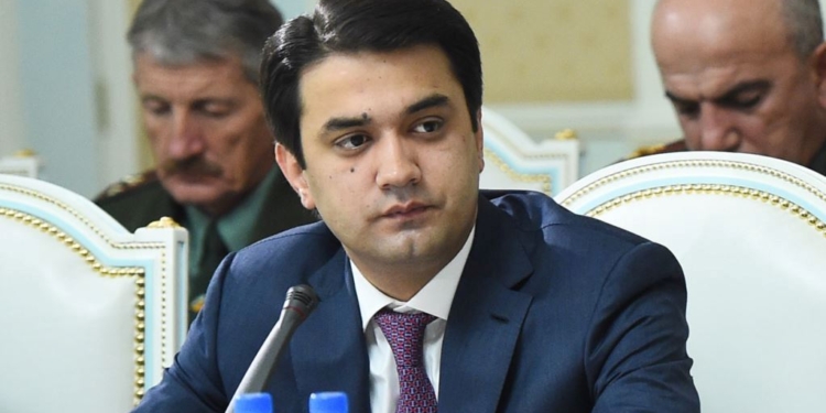 Рустам Эмомали налаживает постоянную связь с жителями столицы