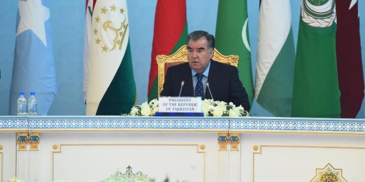 Эмомали Рахмон призвал развитые арабские государства поддержать мусульманские страны