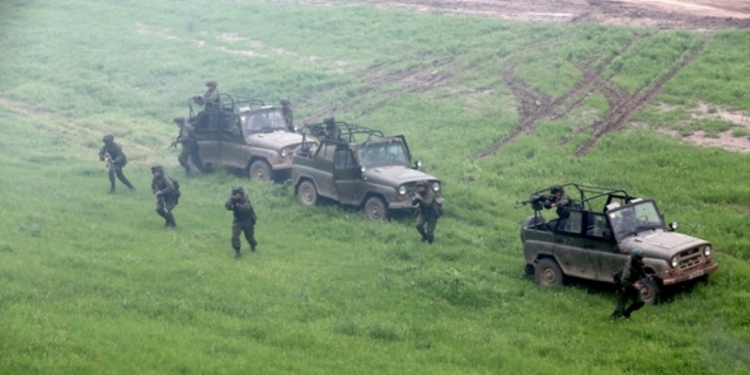 Разведчики 201 военной базы на учении обезвредили условную бандгруппу в горах Таджикистана