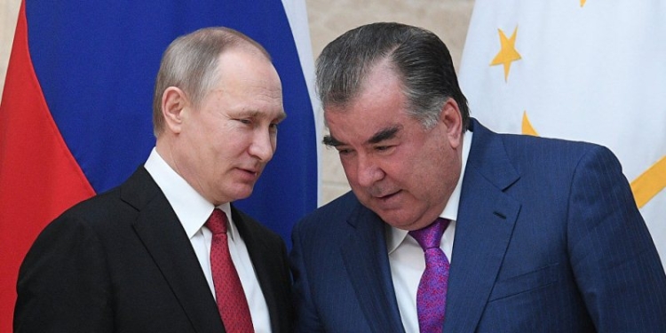 Э. Рахмон проведет в Сочи переговоры с Путиным