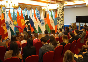 Рашид Алимов встретился в Пекине с активистами Молодежной лиги ШОС