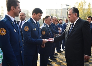 Э.Рахмон открыл новое здание управления «Угро» МВД и жилой дом для работников прокуратуры