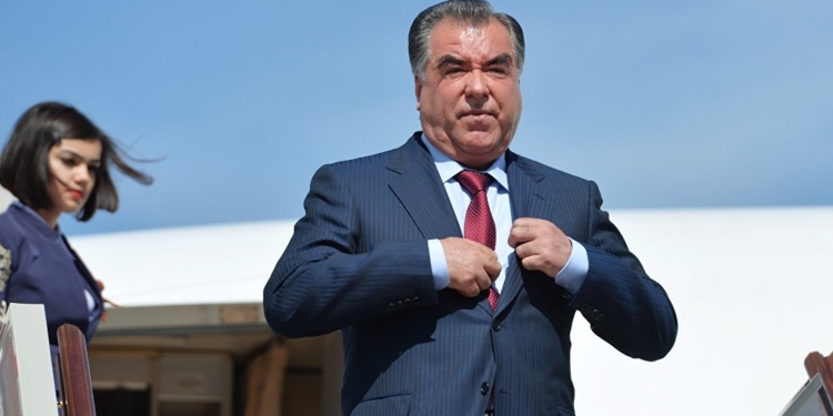 Эмомали Рахмон отбыл в Минск, на саммит ОДКБ
