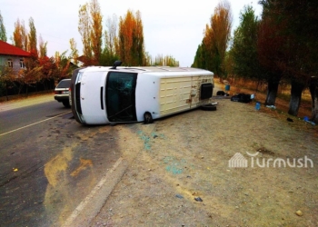 В Кыргызстане в ДТП попал микроавтобус с гражданами Таджикистана