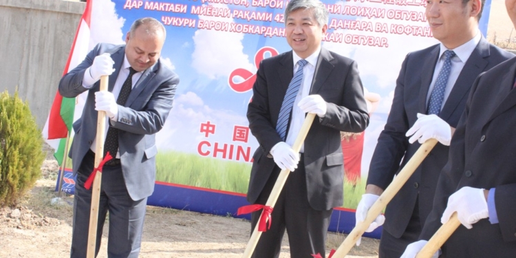 Китайская компания реализует проект по водоснабжению в Дангаре