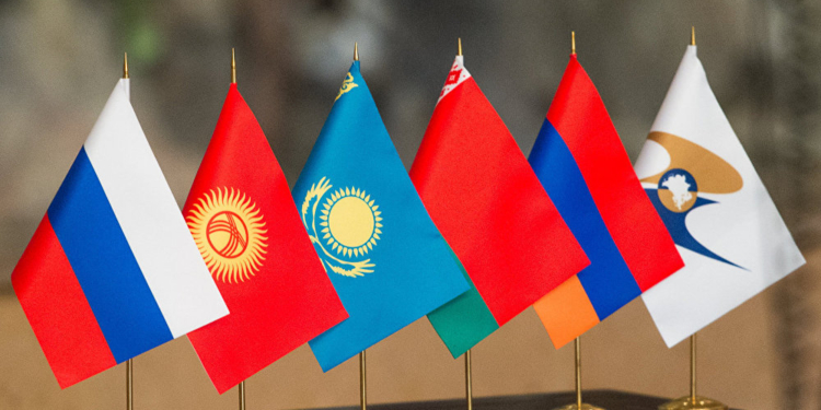 69% из опрошенных граждан Таджикистана доверяют ЕАЭС