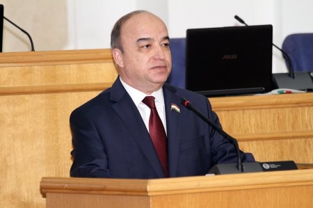 Ш.Зухуров потребовал присутствия ответственных лиц при обсуждении финансового документа