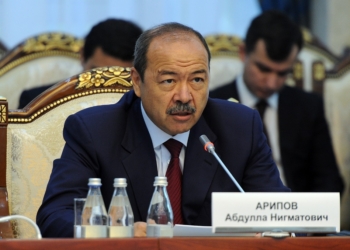 Премьер-министр Узбекистана прибывает в Душанбе