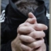 В Исфаре местный житель обокрал свою тещу
