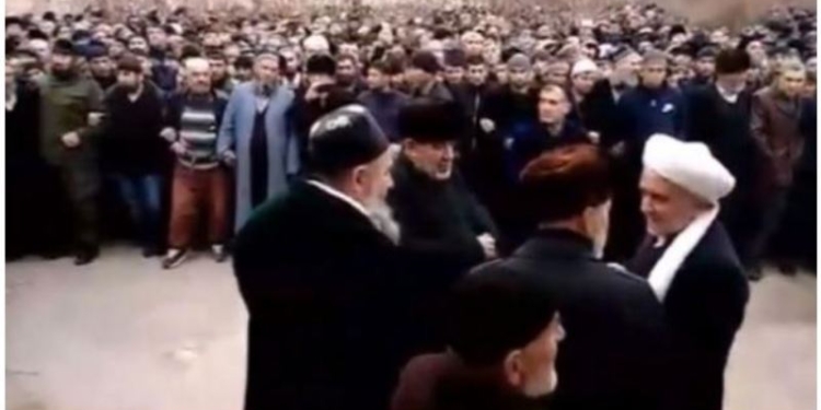 Совет улемов опровергает сообщение «о споре» на обряде «джаноза» Эшони Абдулкуддуса
