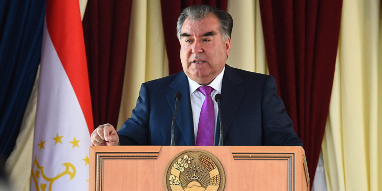Эмомали Рахмон объявил мораторий на проверки субъектов производственного предпринимательства