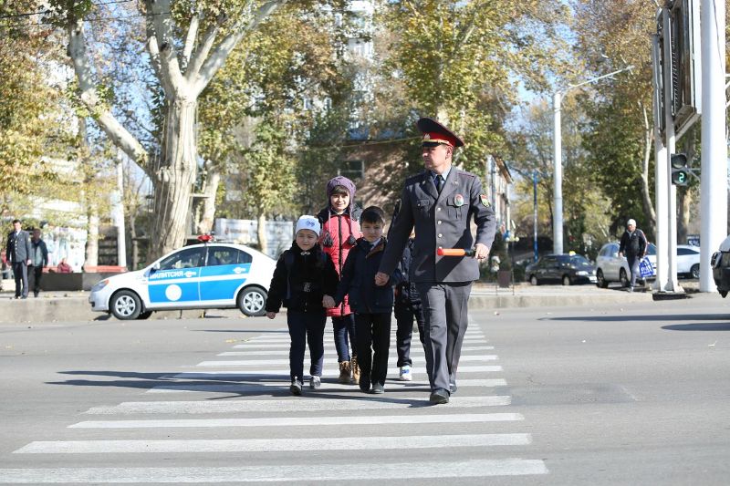 Таджик полицейский. Форма милитсия Таджикистан. Полиция Душанбе Таджикистан. Форма полиции Таджикистана. Милиция.