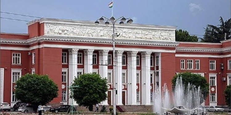 В парламенте Таджикистана обсудили политическую обстановку в мире и регионе
