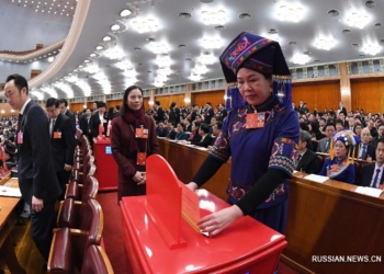 Китайские депутаты одобрили поправки к Конституции КНР