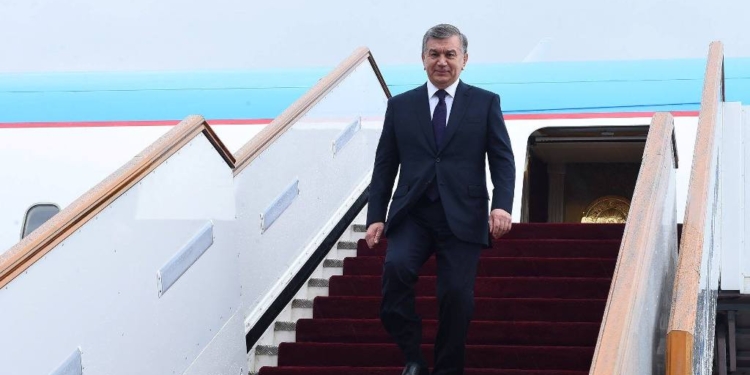 Президент Узбекистана прибыл в Душанбе. Фото пресс- службы Президента РТ