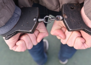 Главный госинспектор охраны окружающей среды Ашта подозревается в получении взятки