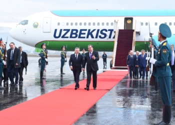 Президент Узбекистана прибыл в Душанбе