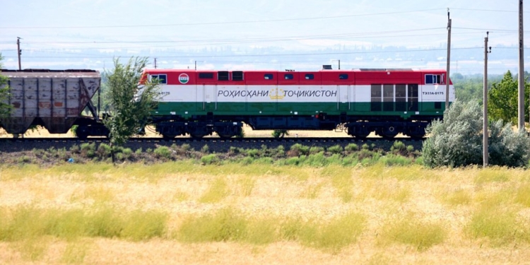 «ТЖД» удвоил тарифы на железнодорожные грузы, въезжающие через станцию Бекабад
