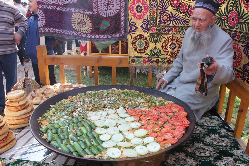 Навруз это мусульманский праздник. Навруз в Иране. Этнографический парк Навруз Узбекистан Ташкент. Навруз традиционные блюда. Национальные блюда на Навруз.