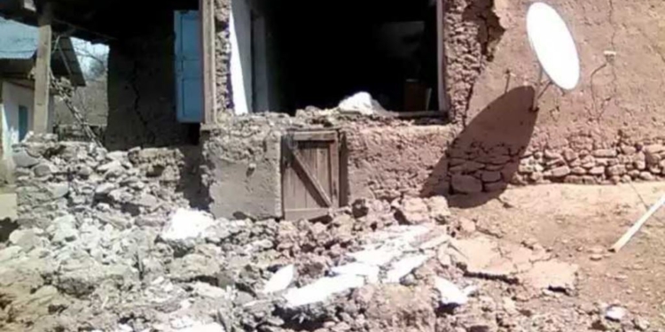 Десятки домов жителей села Сари Хосор, на юге Таджикистана, пострадали в результате землетрясения