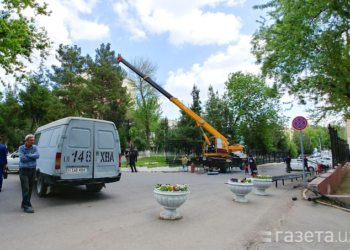 В Ташкенте демонтируют ограждения вокруг административных зданий