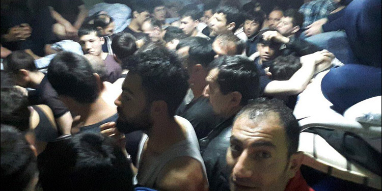 В Москве неизвестные с автоматами разгромили и ограбили общежитие мигрантов