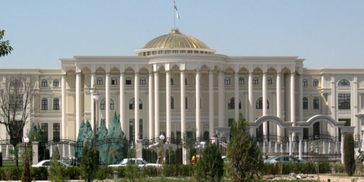 В Таджикистане будет создан Фонд «Лидера нации»