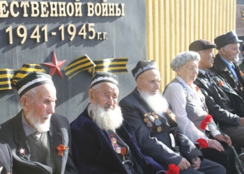 Рустам Эмомали поручил оказать денежную помощь участникам и инвалидам ВОВ