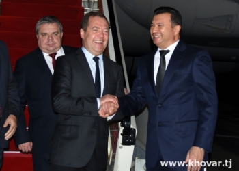 В Душанбе прибыл премьер-министр РФ Дмитрий Медведев