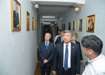 Посол КНР в Таджикистане Юе Бин посетил редакцию «Авесты»