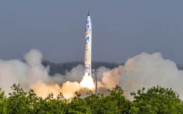 Китай успешно испытал первую коммерческую ракету-носитель