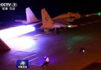 С палубы китайского авианосца самолеты могут теперь взлетать и приземляться в ночное время
