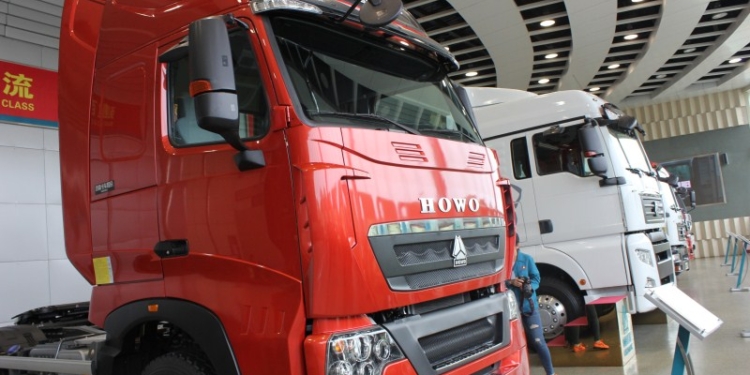Китайская компания Sinotruk производит грузовики для Таджикистана