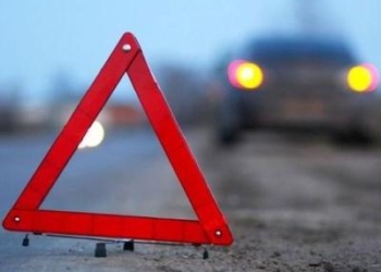 На дороге Душанбе-Бохтар «Мерседес» врезался в анкерный столб. Есть жертвы