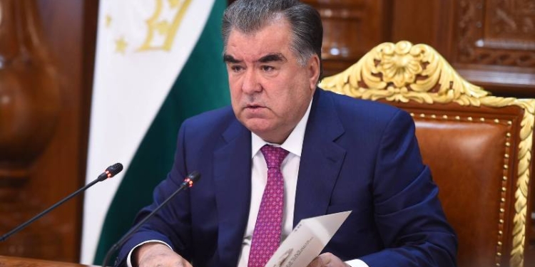 Эмомали Рахмон провел очередное заседание правительства