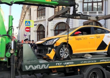 В Москве водитель такси сбил мексиканских болельщиков
