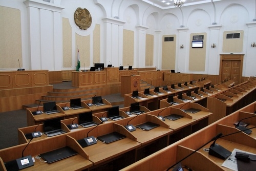 Таджикские депутаты ушли в отпуск, назвав свою работу плодотворной