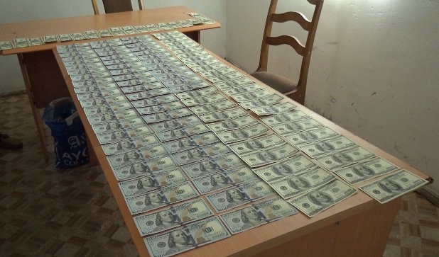 Житель Хорога, придя домой, не досчитался $18 тыс. и 1,4 тыс. сомони
