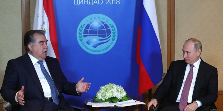 Э.Рахмон и В.Путин обсудили актуальные направления таджикско-российского сотрудничества