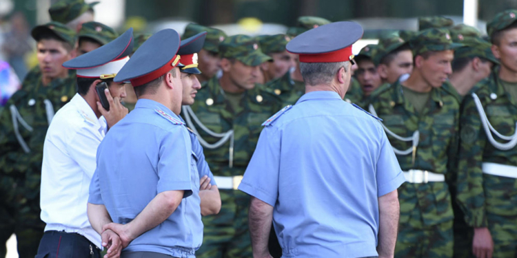 Пост в Фейсбуке о бездействии милиции в Душанбе стал причиной наказания двух милиционеров