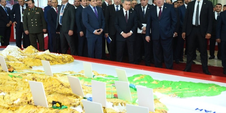 Президенты посетили выставку «Произведено в Таджикистане» и предприятие «Артель»