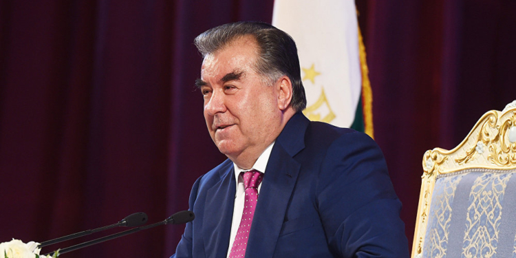 Президент поздравил таджикистанцев с Иди Курбон
