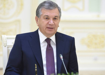 Шавкат Мирзиеев наградил ряд государственных и общественных деятелей Таджикистана